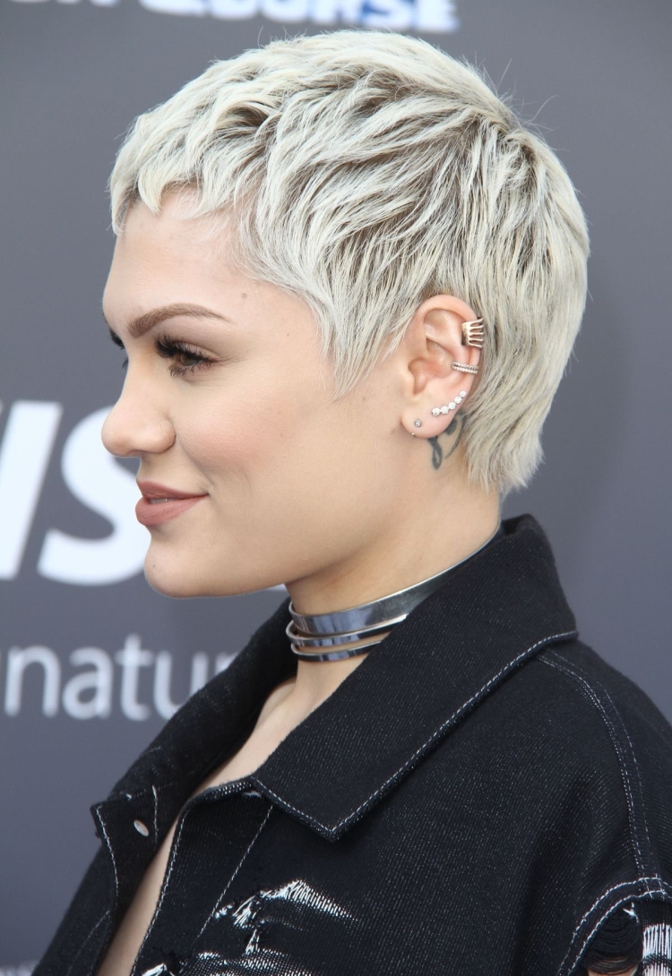 Короткие стрижки женские Пикси или еж