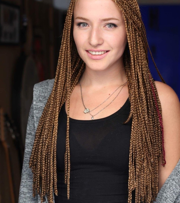 Афрокосы полувосьмеркой