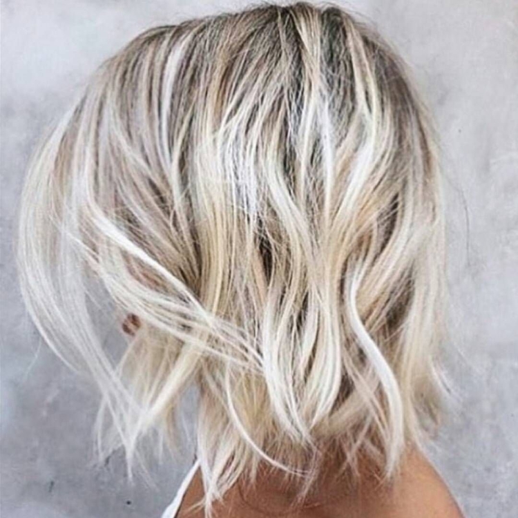 Блондирование волос каре