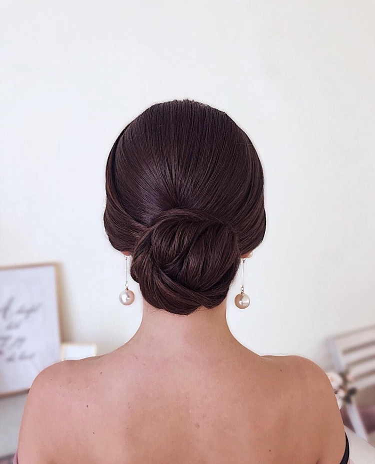 Прическа нарядная с пучком