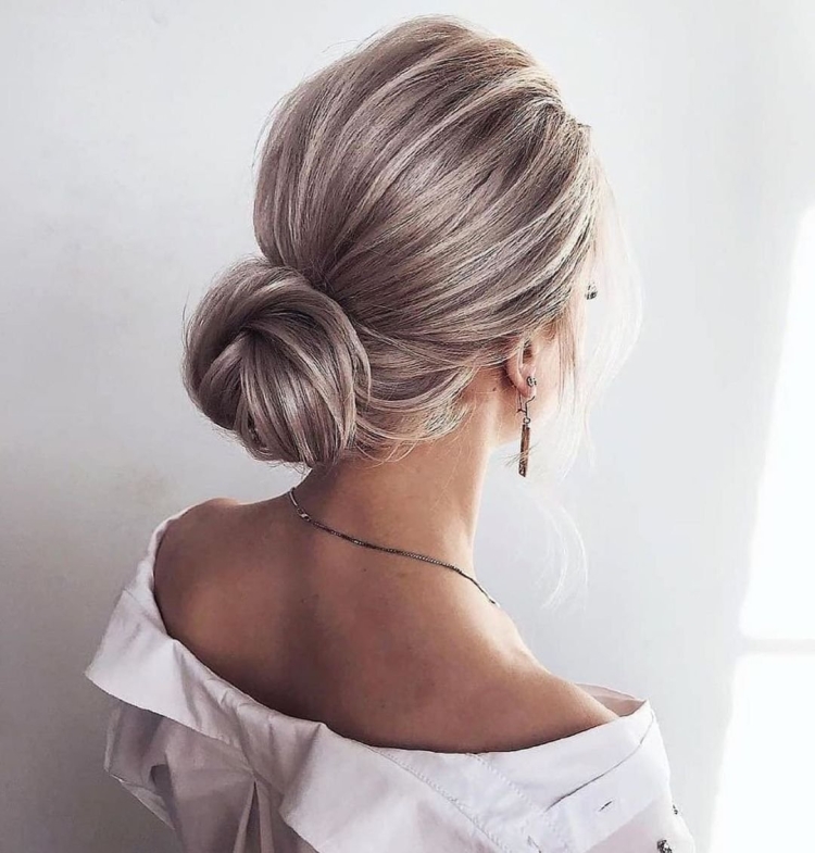 Нижний пучок на средние волосы