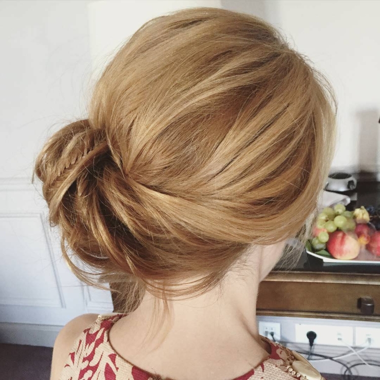 Прическа боковой пучок