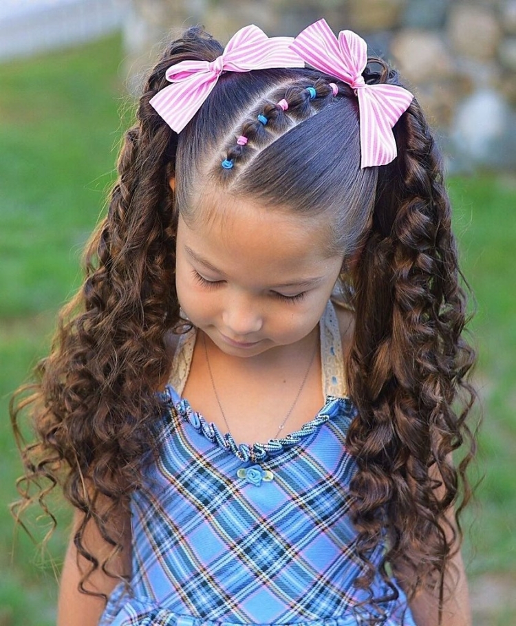 Прически с цветными локонами для девочек