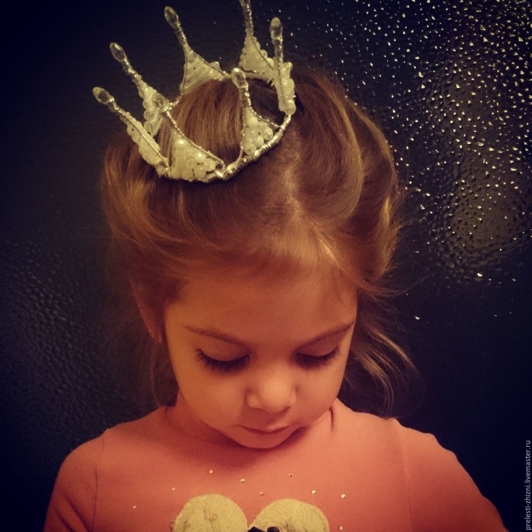 Прическа для принцессы с короной