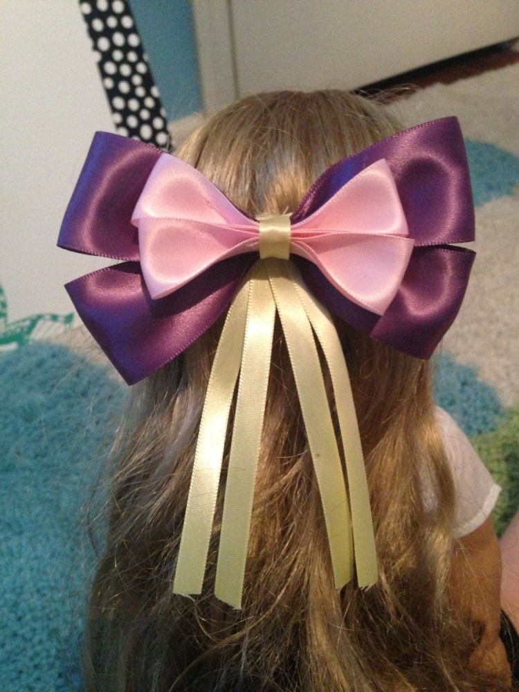 Бант на голове из ленты