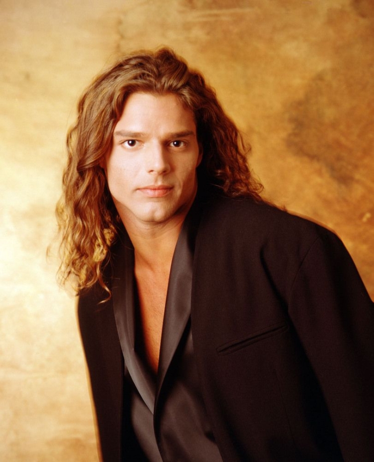 Рики Мартин с длинными волосами