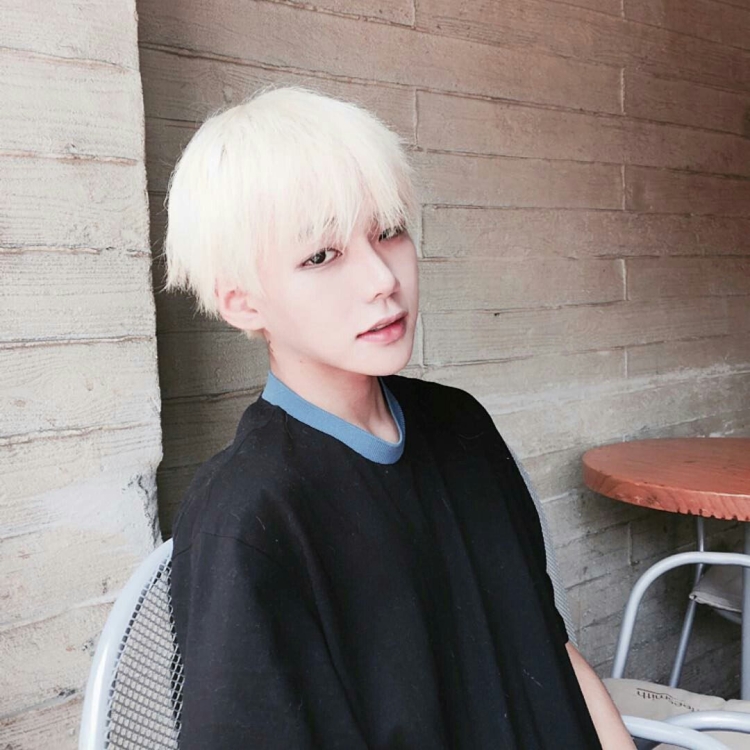 Минсунг Ким блондин