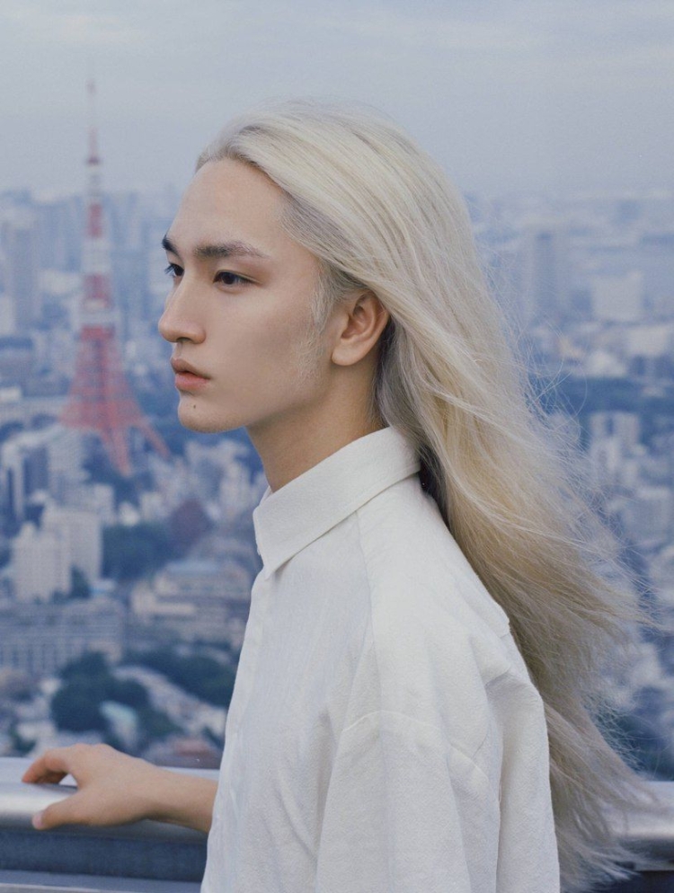 Син е Чжи Цзянь блондин