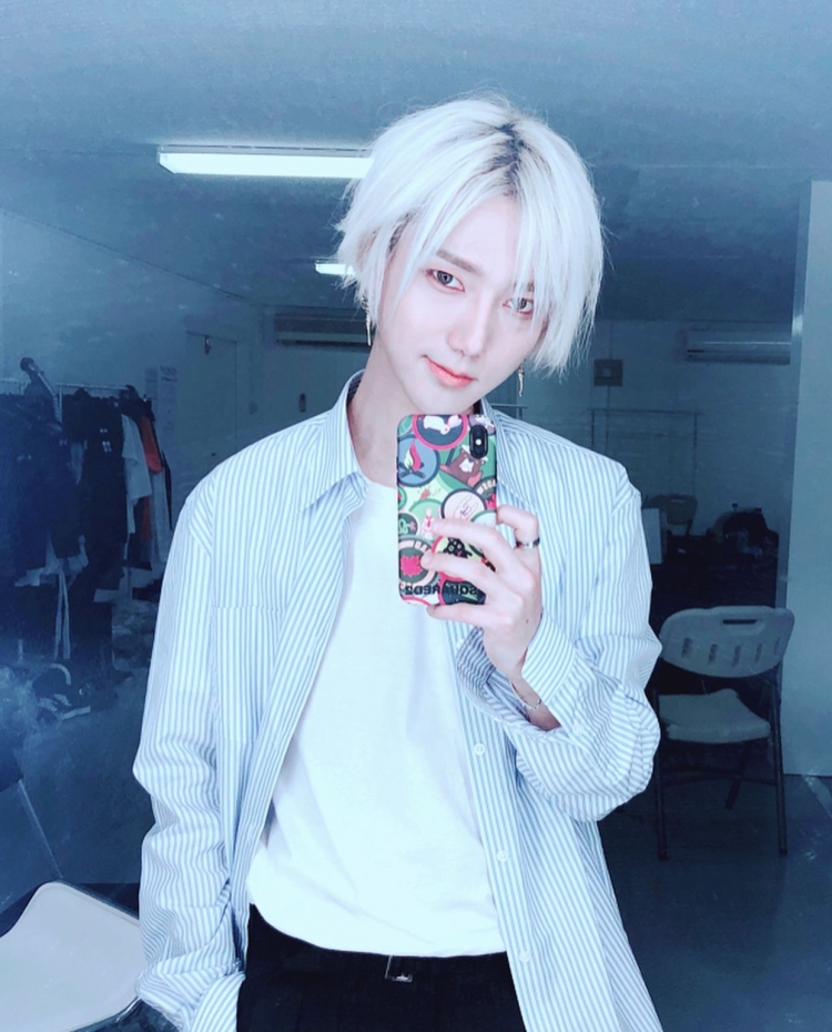 Super Junior Йесон с белыми волосами