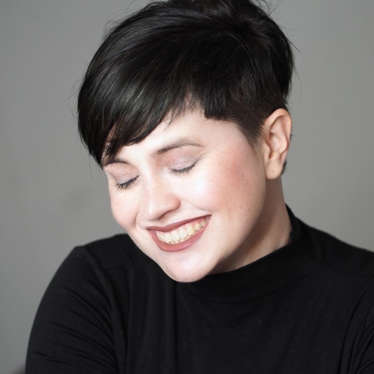 Короткие стрижки для полных