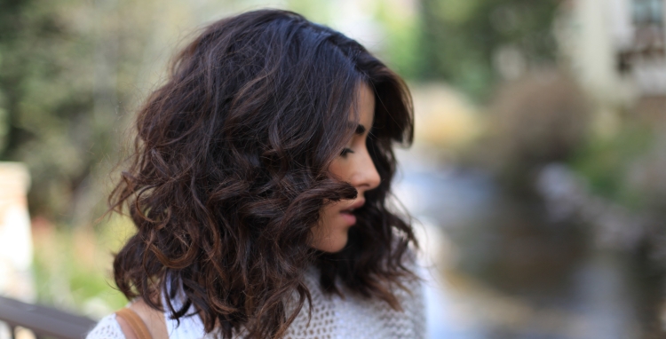 Сазан Хендрикс с кудрями