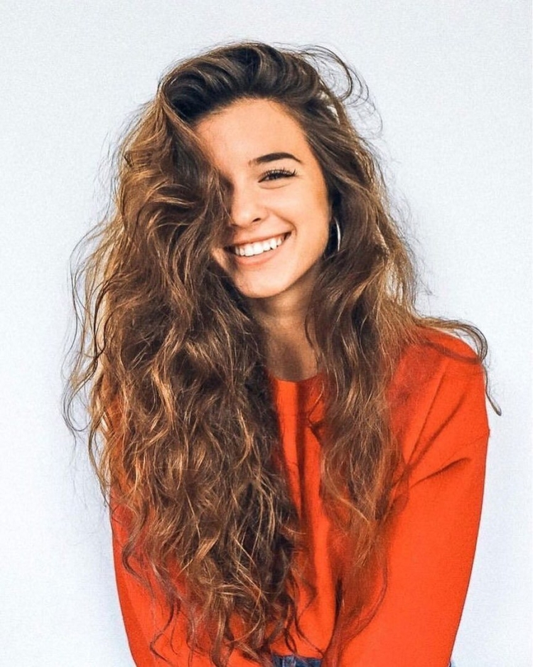 Длинные волнистые волосы