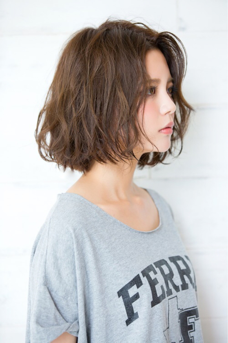 Стрижка каре 2022 на волнистые волосы