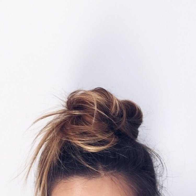 Красивый пучок на макушке