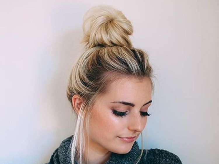 Прическа коса на макушке