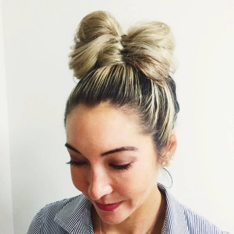 Прически с гулькой на макушке