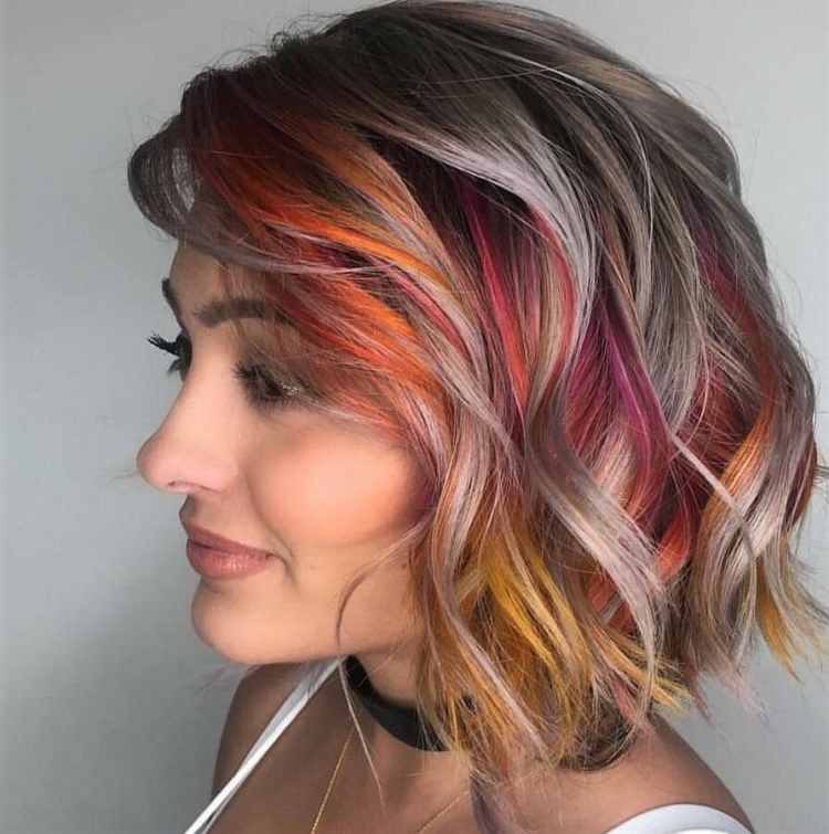 Яркие пряди на короткие волосы