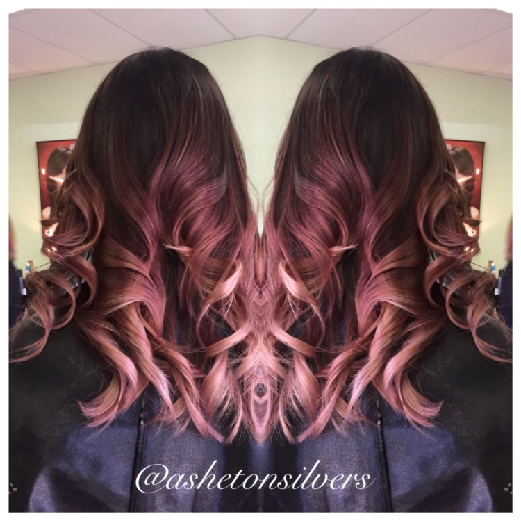 Балаяж на темные волосы с розовым цветом