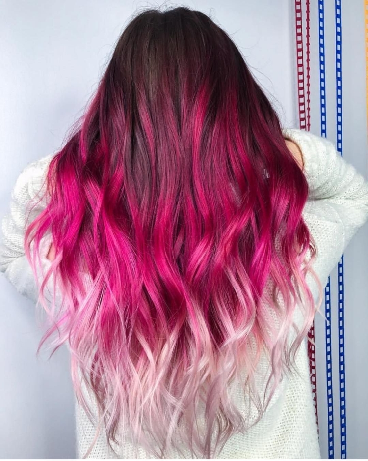 Розовые кончики волос