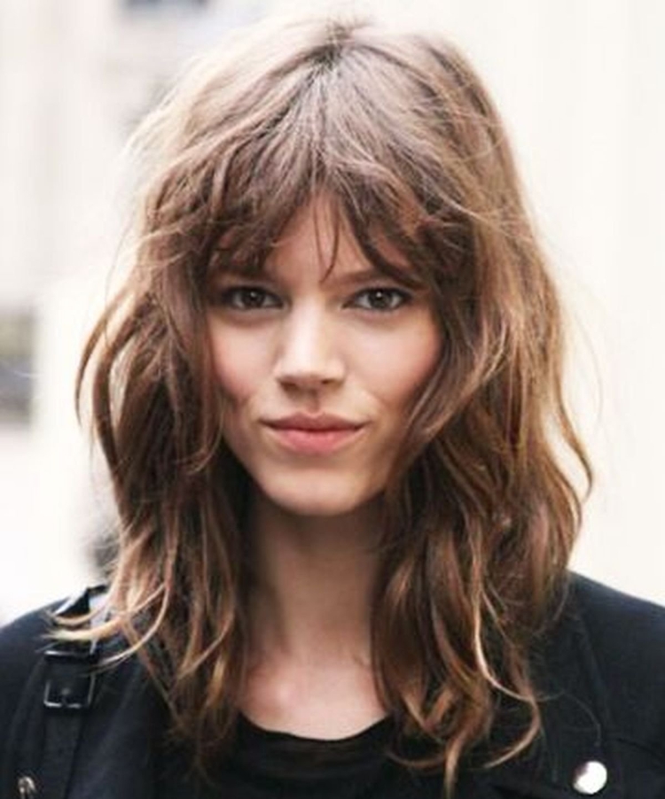 Челка на волнистые волосы