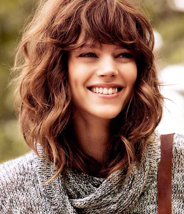 Челка на волнистые волосы