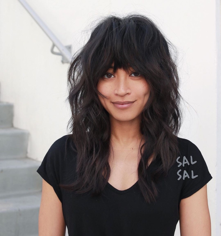 Стрижка Каскад женская на длинные волосы с челкой волнистые