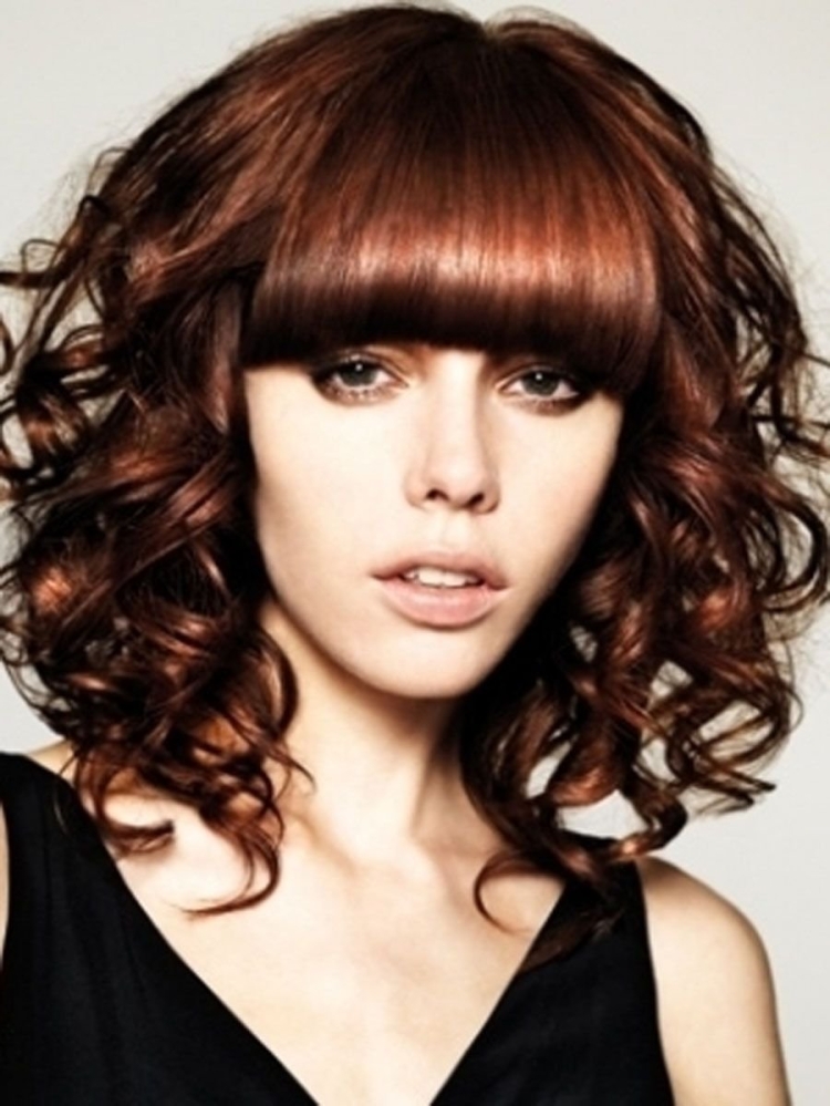 Кудри на средние волосы с челкой