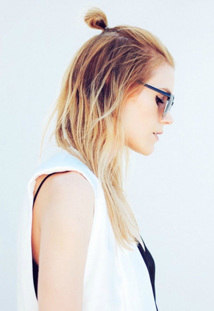 Маленький пучок на макушке