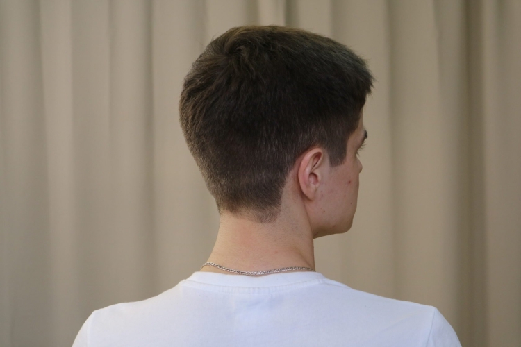 Классическая мужская стрижка вид сзади