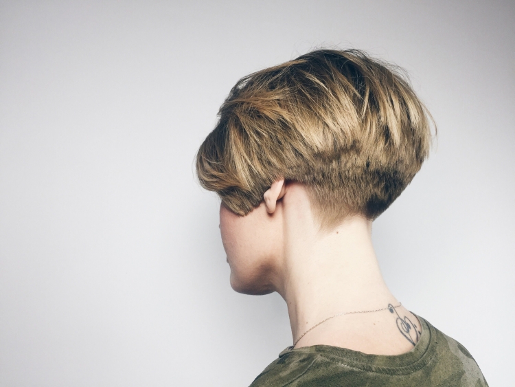 Стрижка с коротким затылком