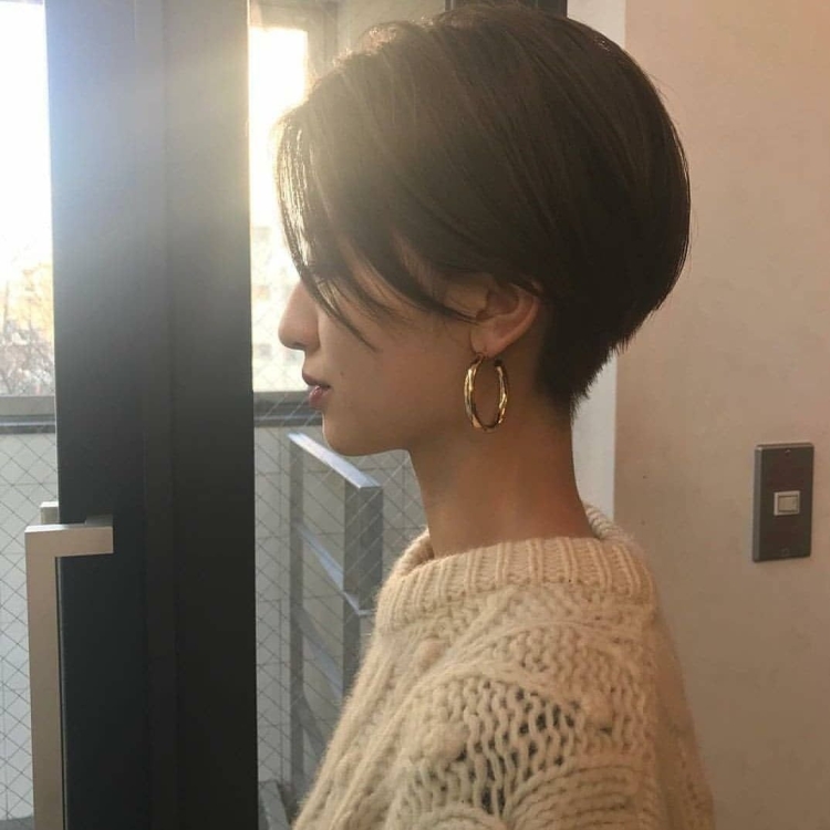Короткая женская стрижка шторк