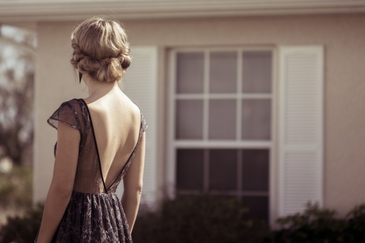 Девушка со спины