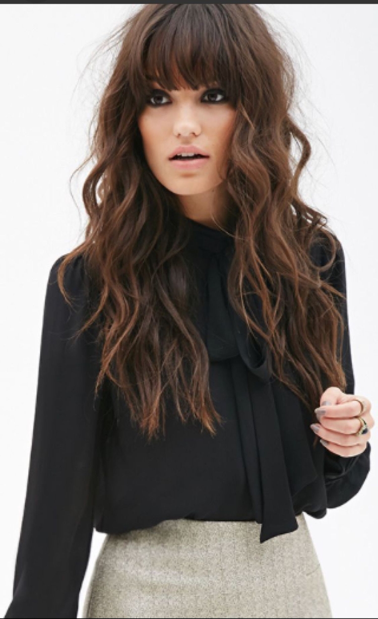 Длинные волосы с челкой