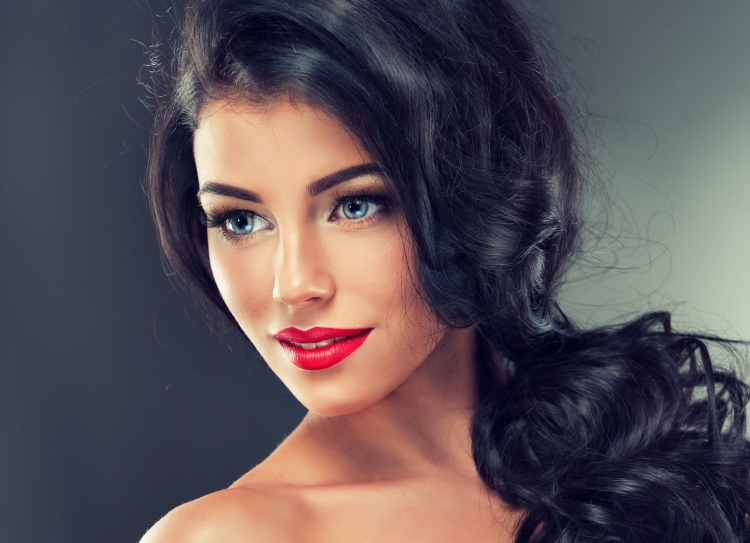 Красивые черные волосы