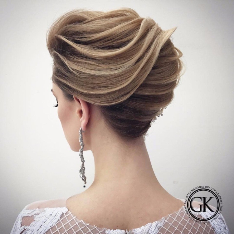 Свадебная прическа улитка