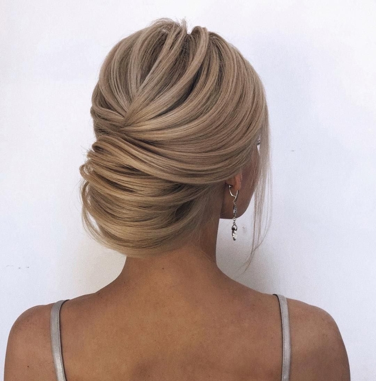 Причёска пучок на средние волосы