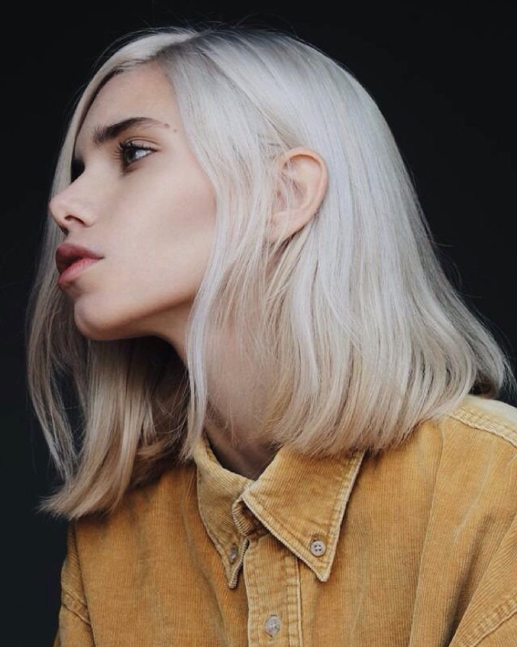 Белые волосы