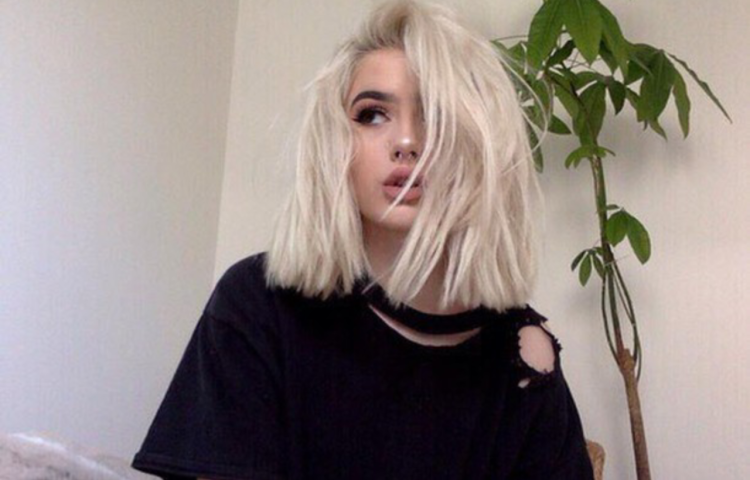 Девочка с каре белые волосы