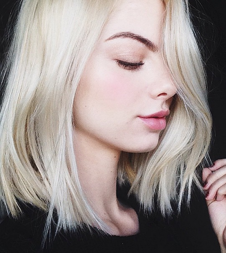 Белые волосы