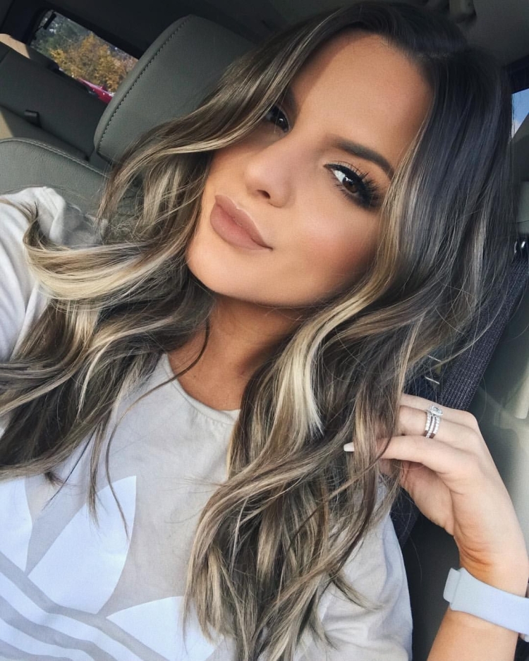 Блондинка с мелированием