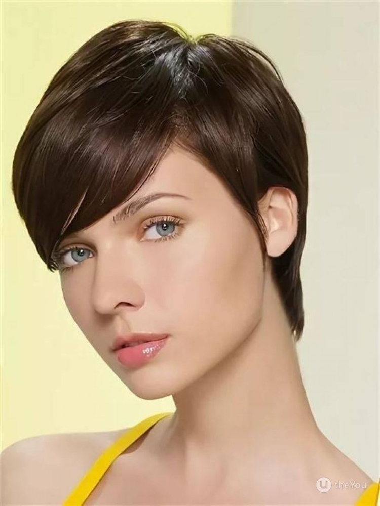 Стрижка с челкой и открытыми ушами