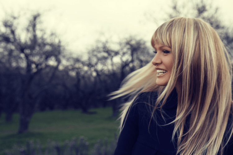 Лесенка на длинные волосы с челкой