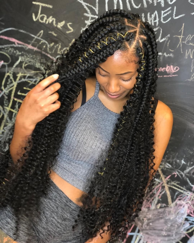 Африканские косички с белыми нитками