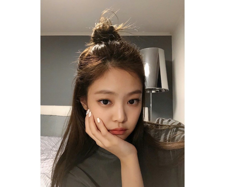 Дженни Блэк Пинк прически