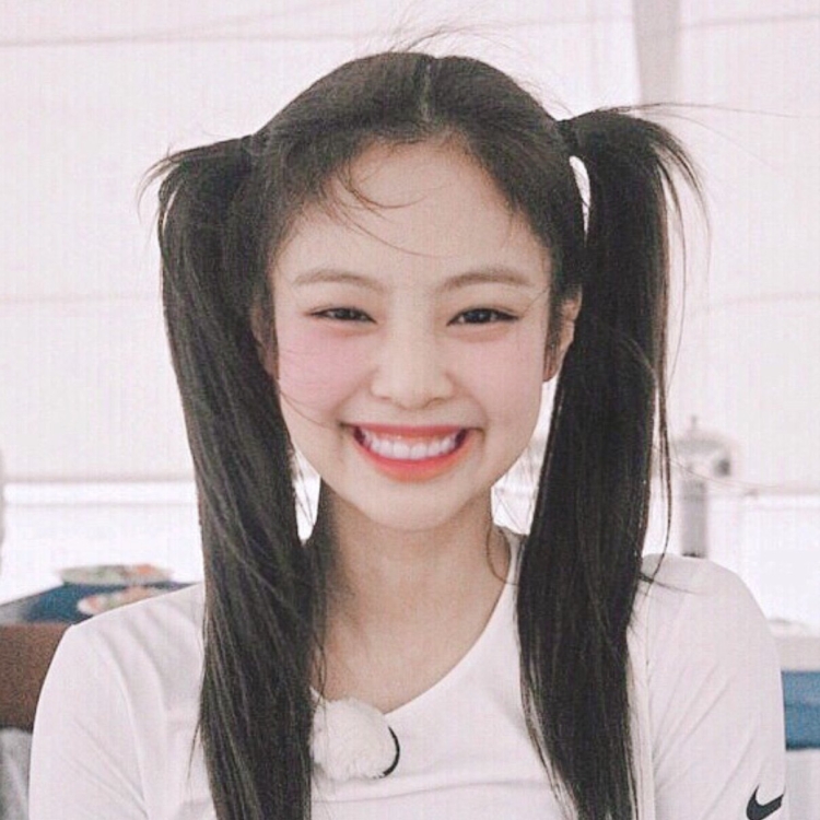 Дженни Ким с хвостиком