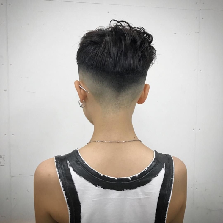 Короткие женские стрижки с бритым затылком