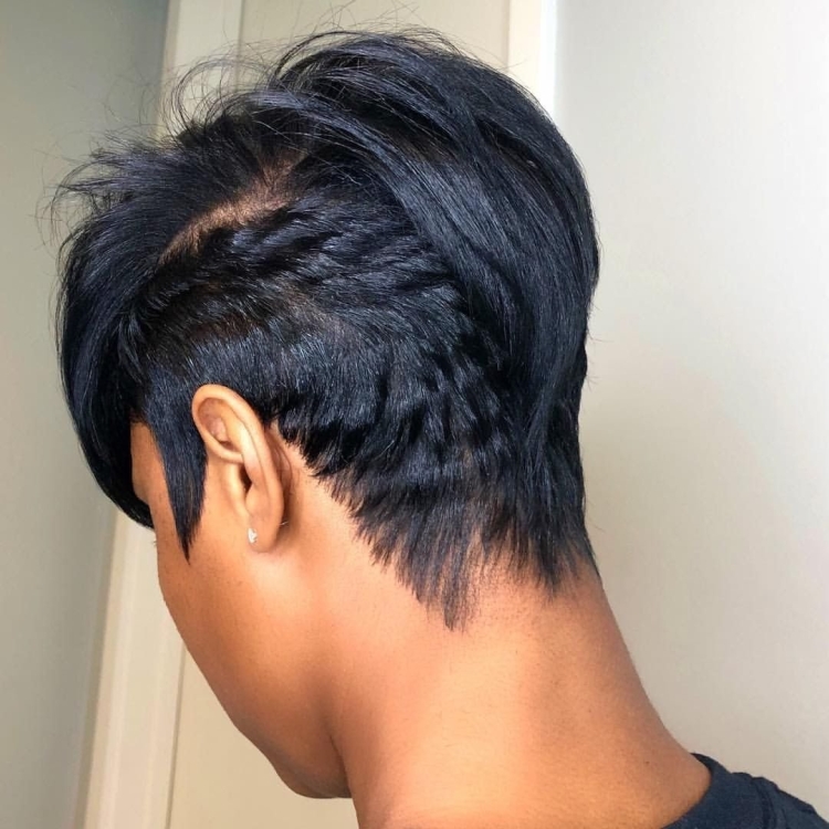 Креативные стрижки с выбритым затылком