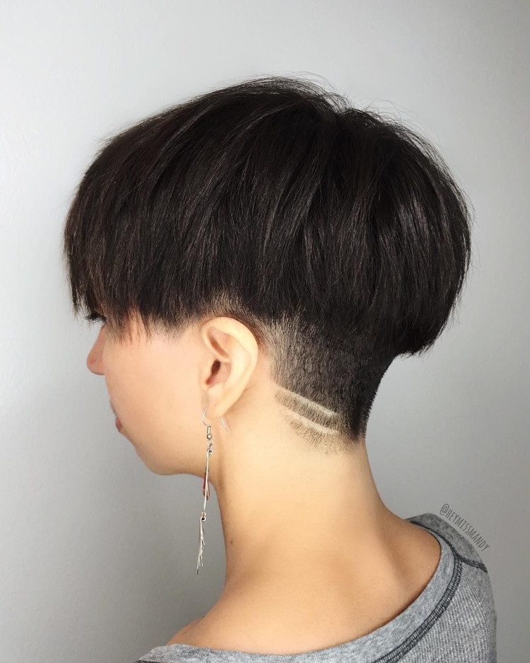 Стрижка Томбой затылок