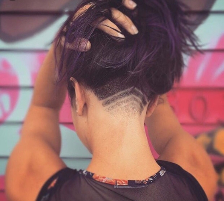 Стрижки с выбритым затылком женские