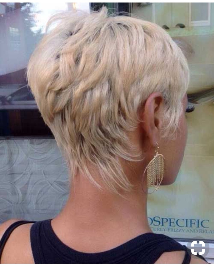 Стрижки с удлиненным затылком для женщин